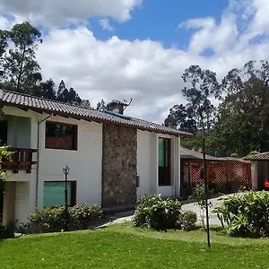 https://hosteria-quinta-emilia.hotelsquito.com